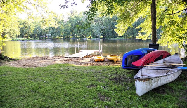 Beachfront escape w/hot tub, games garage, water toys, firepit. Family Friendly