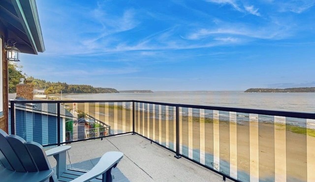 Beachfront Studio Retreat with Private Deck and Scenic Water Views in Clinton