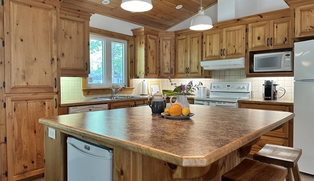 Beachwood Cottage in Woodland Beach!