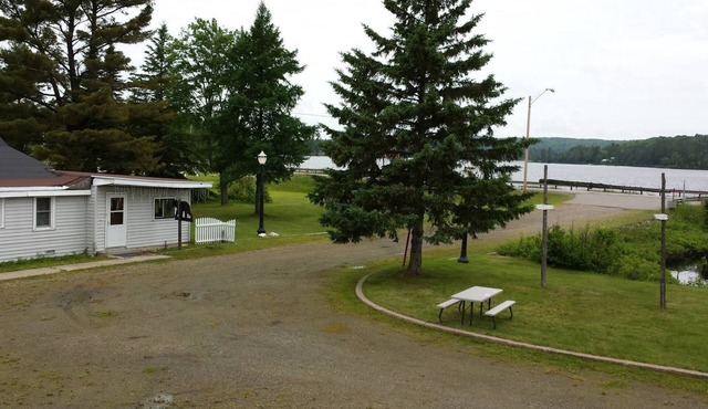 Bear Paw Inn