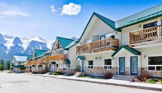 Bear Themed Townhome! 2BR 2Bath - Cozy & Rustic!