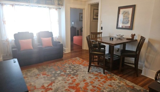 Beautiful 2 bedroom upstairs apartment in downtown Sandusky
