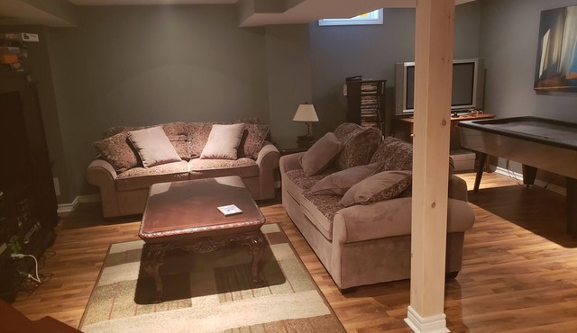 Beautiful 3 bedroom Cottage Home only 20 minutes from the Blue Mountains!