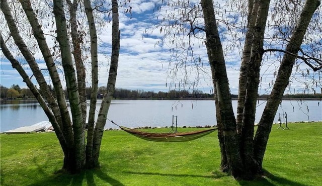 Beautiful 4 Bedroom Cottage on BuckHorn Lake