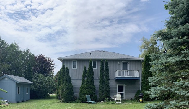 Beautiful and Spacious Bayfield Cottage !