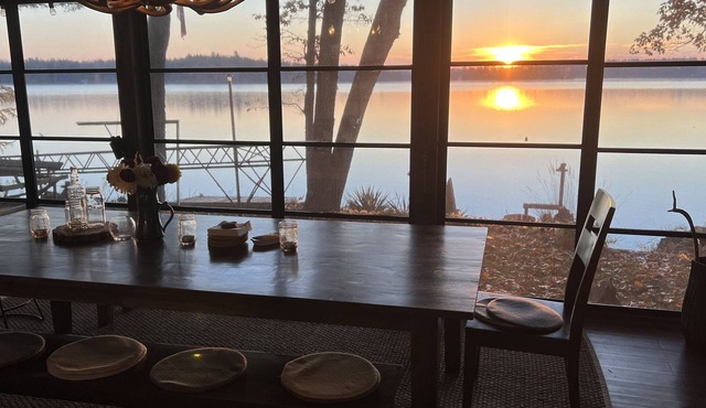 Beautiful Belmont Lake Cottage