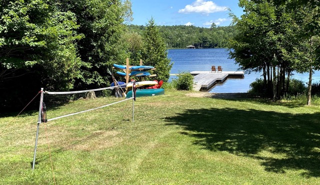 Beautiful cottage on Rebecca Lake * Hot Tub * lakefront * Gazebo