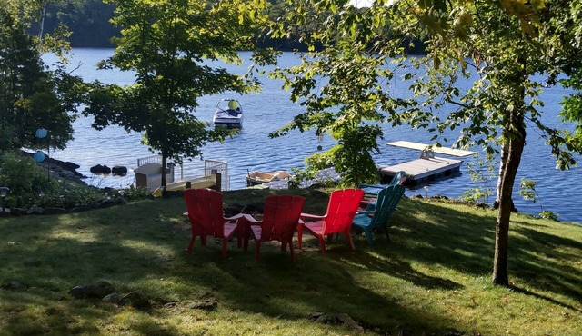 Beautiful Cottage on a Stunning Lake, Great for Family and Friends!