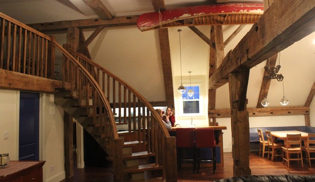 Beautiful Country Barn Loft Retreat