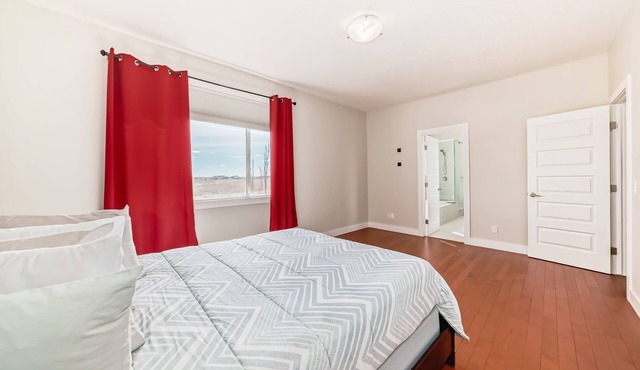 Beautiful cozy home, Just 20 minutes from Calgary airport