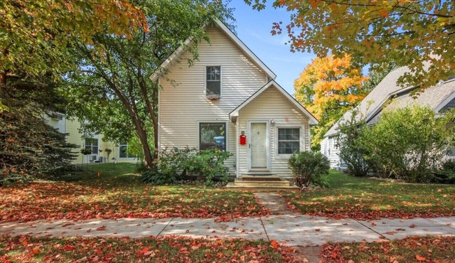 Beautiful Downtown Traverse City Home w/Garage!