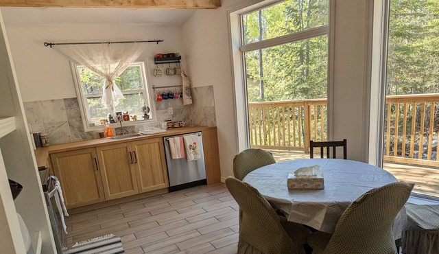 Beautiful family friendly cottage minutes from beach