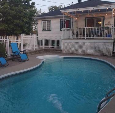 Beautiful Guest Home Riverfront Retreat 15 Min to Ottawa