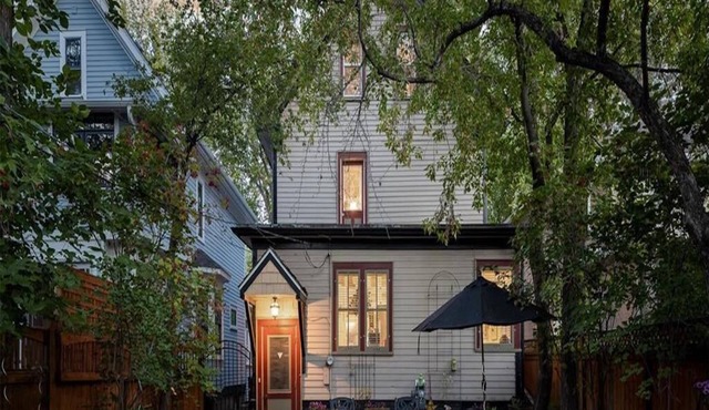 Beautiful Historical Charm 5 minutes from University.