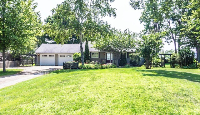 Beautiful Lakehouse in Port Rowan overlooking Lake Erie