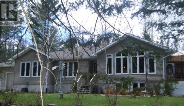 Beautiful lakeside cottage