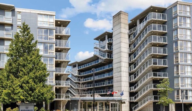 Beautiful location in Victoria Harbour. Full amenities!