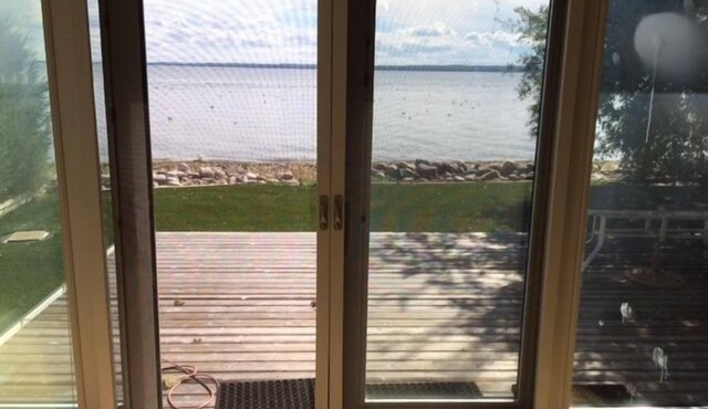 Beautiful Pigeon Lake Front Property for Rent