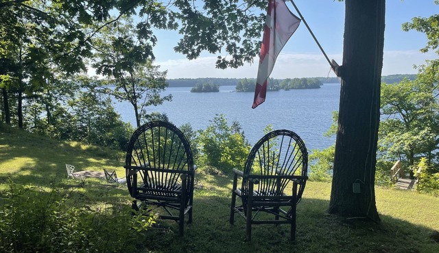 Beautiful Remodelled Private Cottage on the Upper Rideau Lake