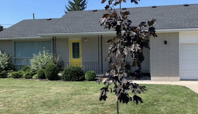 Beautiful renovated house 4 min drive to beach! Open tonight to Friday