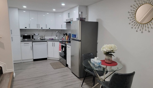 Beautiful Tranquil One Bedroom, calm, cozy and clean Basement Suite