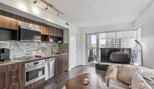 Beautiful two bedroom unit located in the Islington Village neighbourhood.
