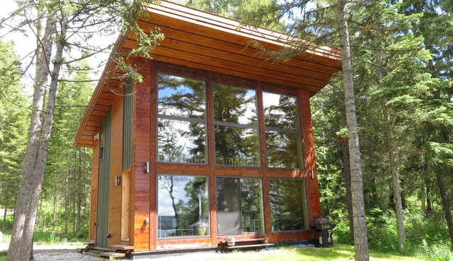 Beautiful Waterfront Cottage in Northern BC