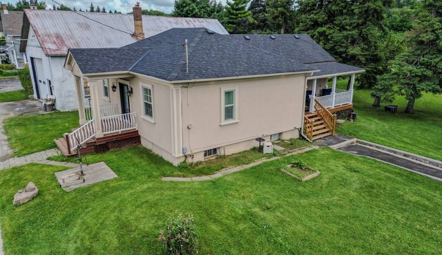 Beautifully Fully Furnished 2 Bed 1 Bath Bungalow - on 2.5 Acres