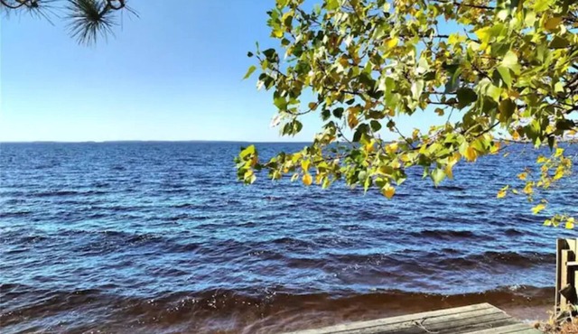 Best spot on Lake Nipissing + private beachfront + parking + close to downtown