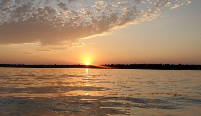 Best sunsets in Manitoba! Lakefront South shore Falcon Lake