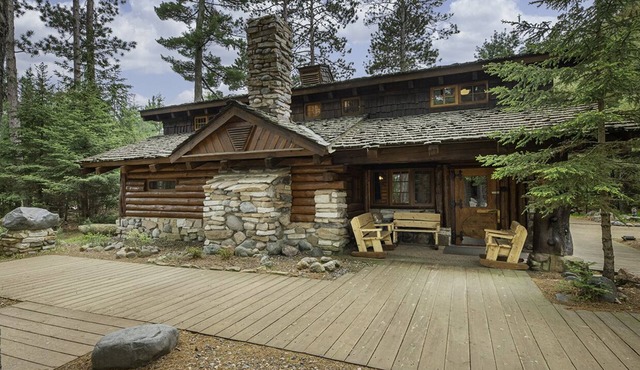 Big Bear Hideaway - Polar Bear Palace log cabin in Boulder Junction