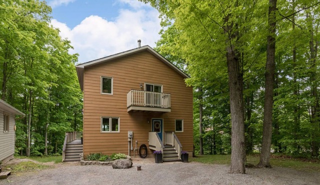 Black Lake Cottage w/ Hot Tub and Sauna