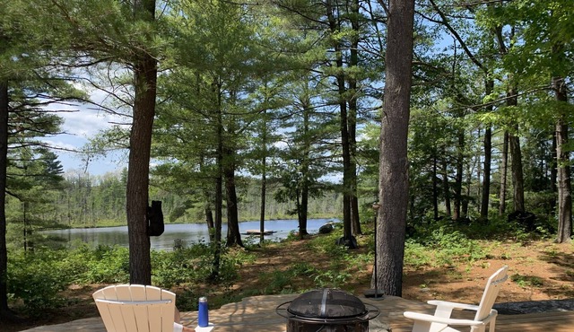Black Lake Lodge Renovated spacious cottage, sleeps 16