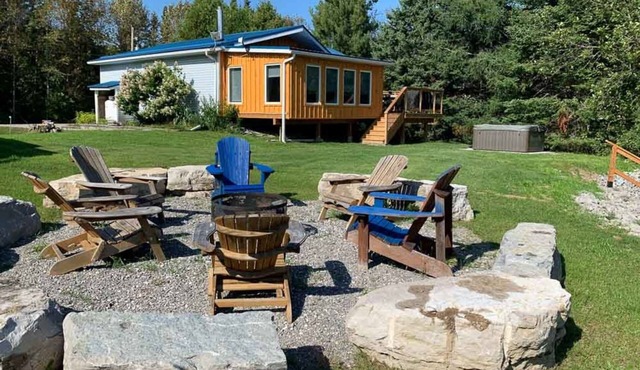 Blue Buck - Newly Renovated Waterfront Cottage with Hot Tub!