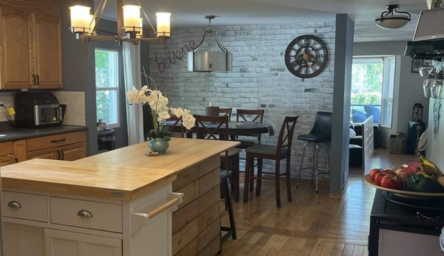 Blue Diamond Bungalow w/Hot Tub, Your Home Away From Home