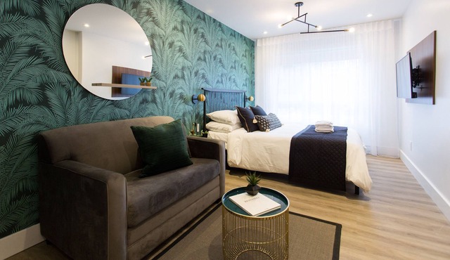 Blue Tropics Studio in Little Italy with kitchen by Denstays