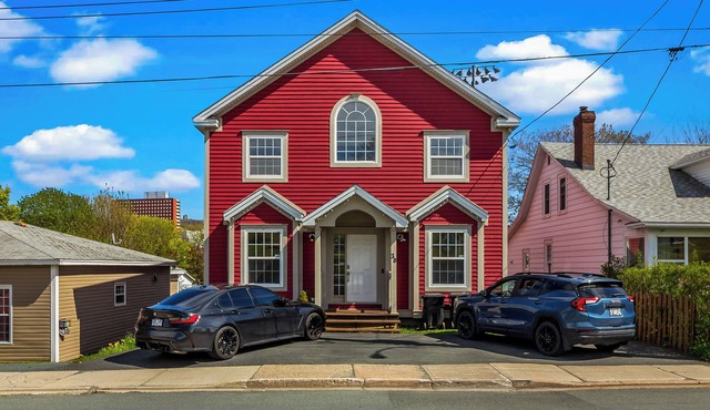 BLVD QV Lake House 4BR Backyard Pets Parking