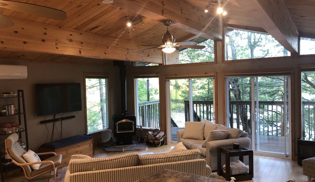 Boat Access Lakeside Retreat