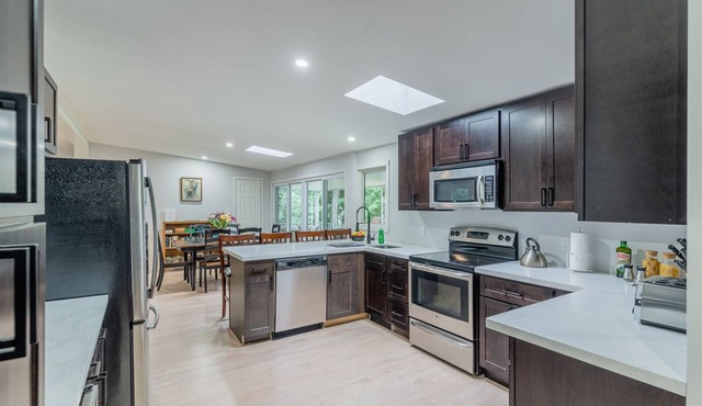 Bobcaygeon Riverfront Cottage Sleeps up to 8