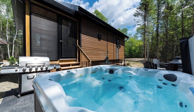 Boréa 10: Hot Tub, Trails & St. Lawrence Views