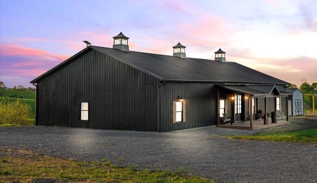 Bourbon Barndominium Bonanza! Golf Simulator+Theater+Hot Tub+Sports Bar+Arcade