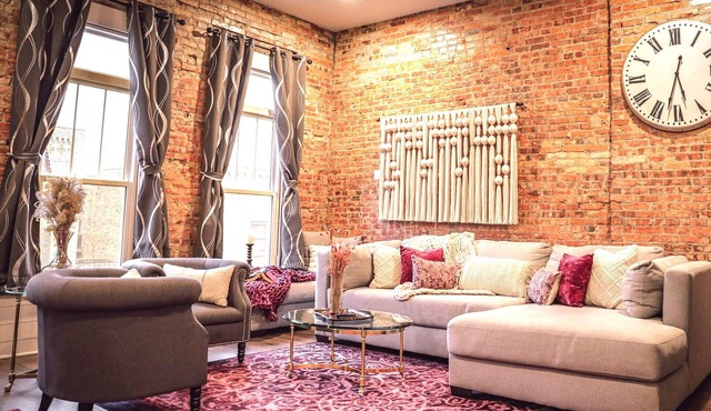 Boutique 2BR Loft, Soaking Tub & Fireplace