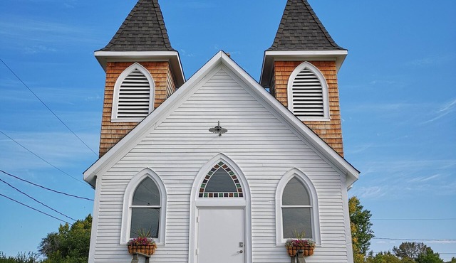 Boutique rental suite in antique church,15 mins from Lake Diefenbaker! Sleeps 6+