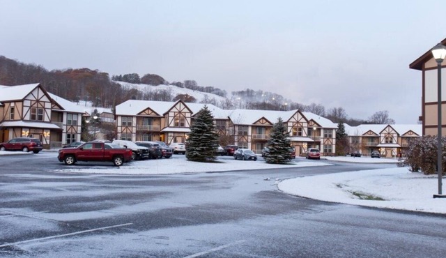 Boyne Falls | Ski & Pool Access | 2BR Suite
