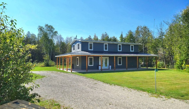 Brand NEW! Cedar Creek Cottage - 5 min from the beach!