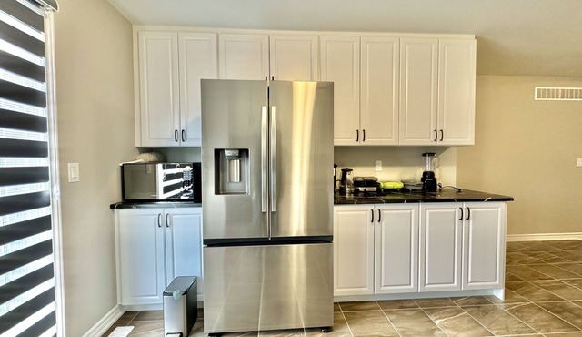 Brand New Detached Bongalo. 5 minutes drive from Cobourg Beach