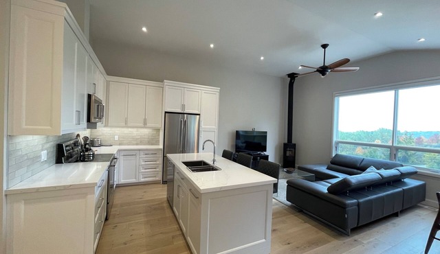 Brand New Exclusive Chalet with Spectacular Views and Hot Tub