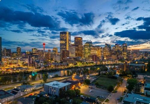 Breath Taking View-TopFloorPHaccess-DTskyline-2BR2WR-5Guest