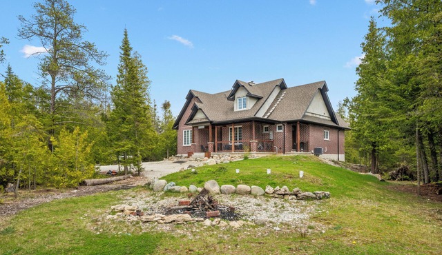 Brick House | WATERFRONT | 4 BDR | Tobermory