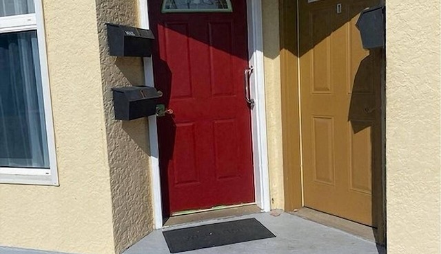 Bright 1 BDM Apt near airport/restaurants/transit + hideabed/freestreet parking